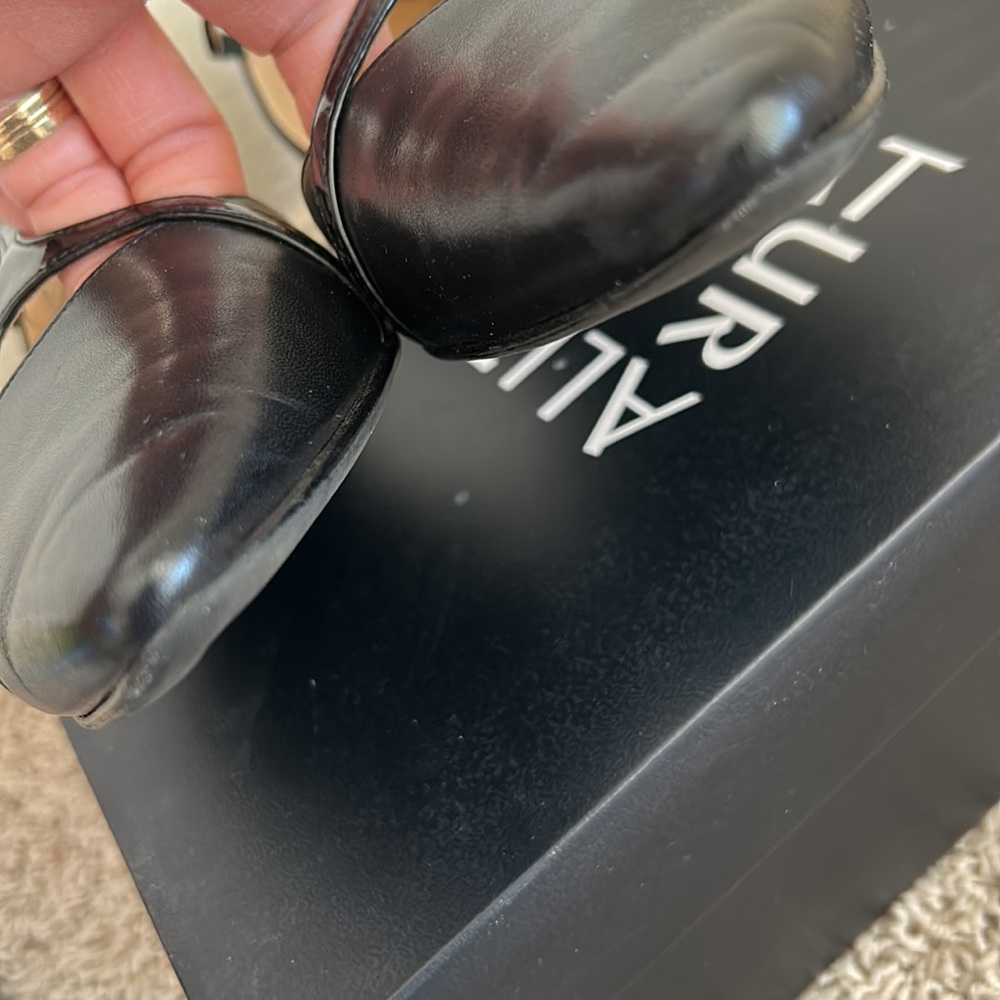 NATURALIZER⭐️Almost NEW🖤T-STRAP Pointed Black LEATHER FLATS. Worn ONCE 3 hours. - Picture 3 of 13